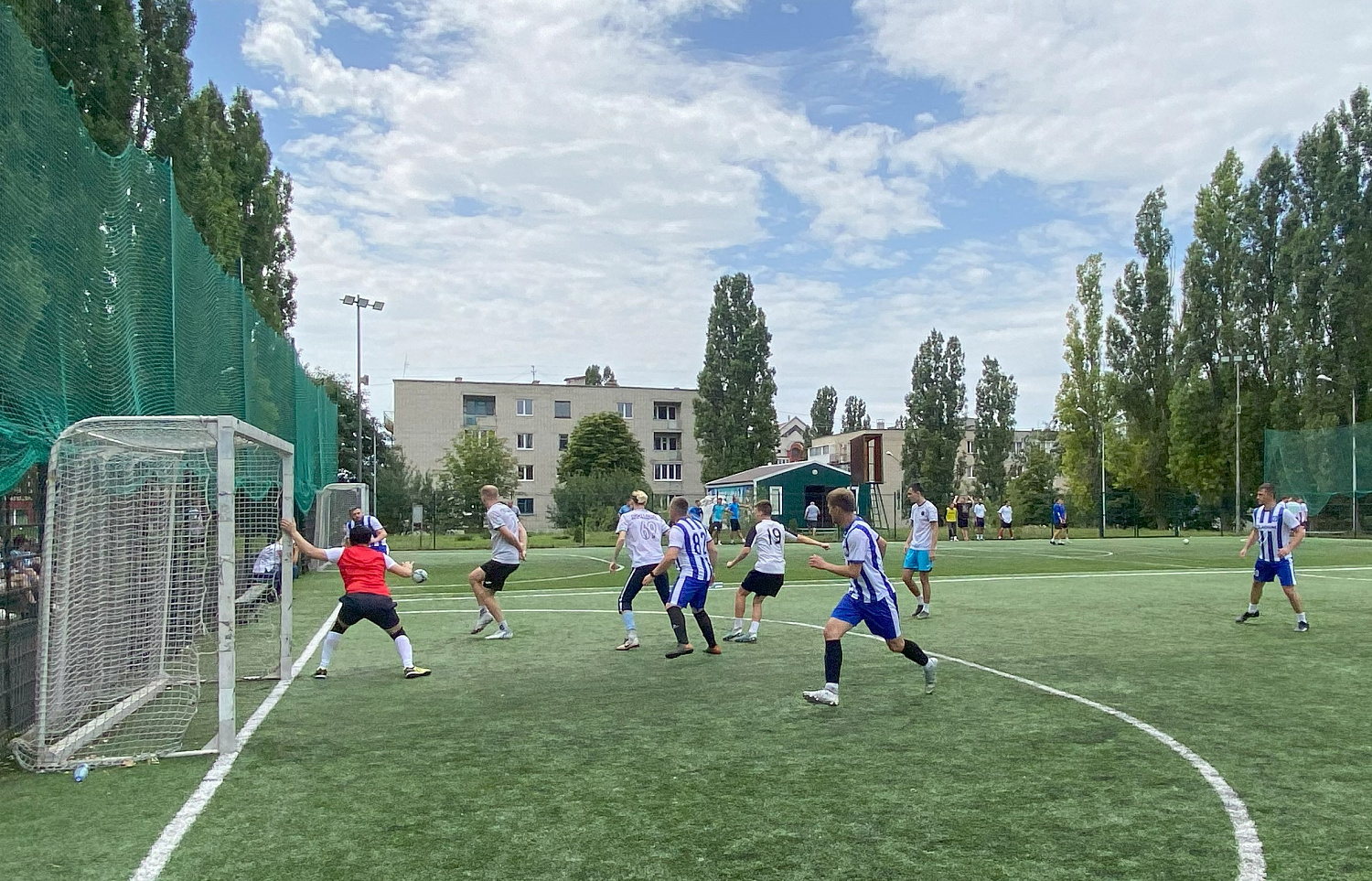 Футбольная команда Гладиум продолжает участие в чемпионате города по футболу
